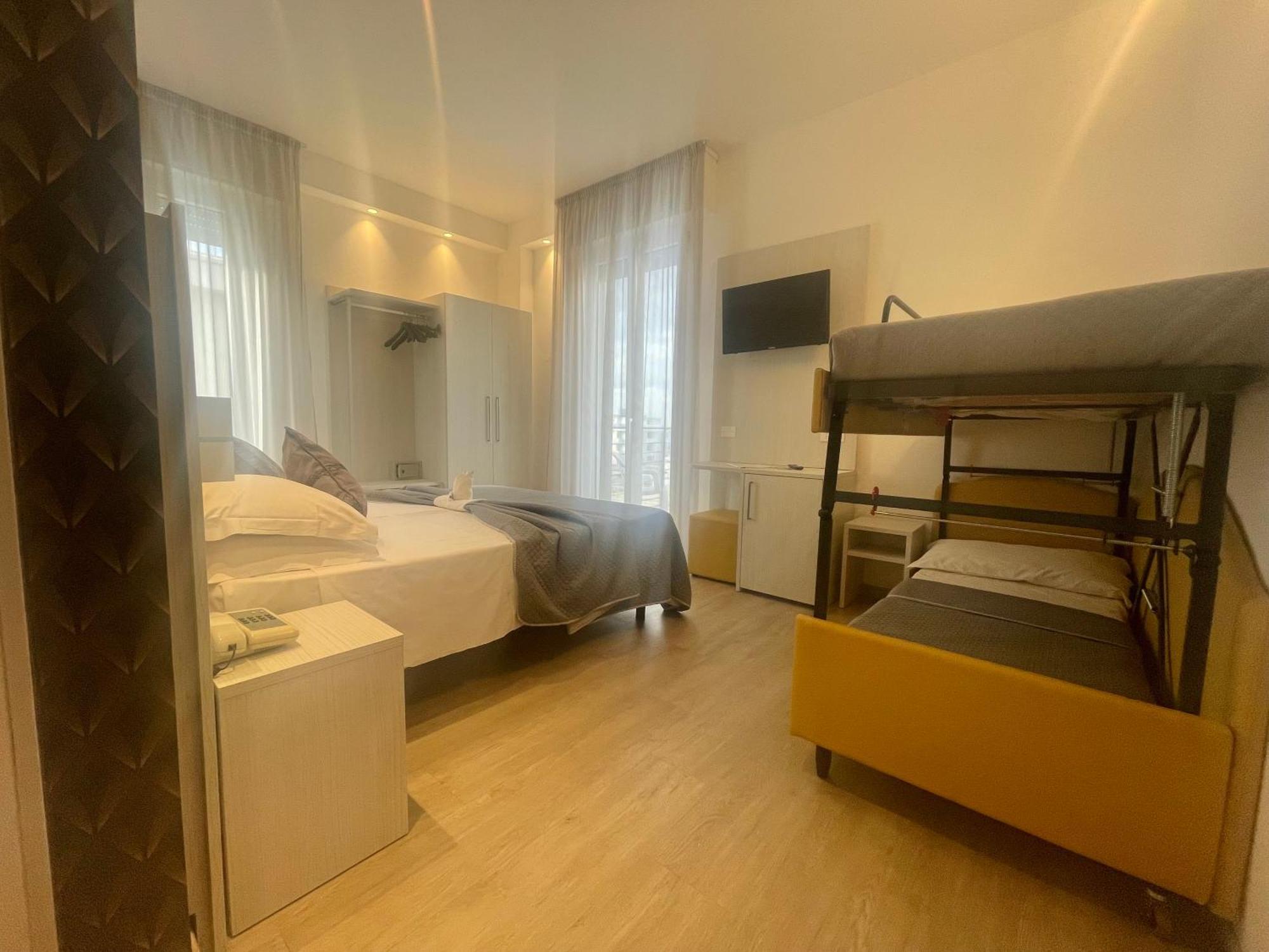 Hotel Eiffel Rimini Bagian luar foto