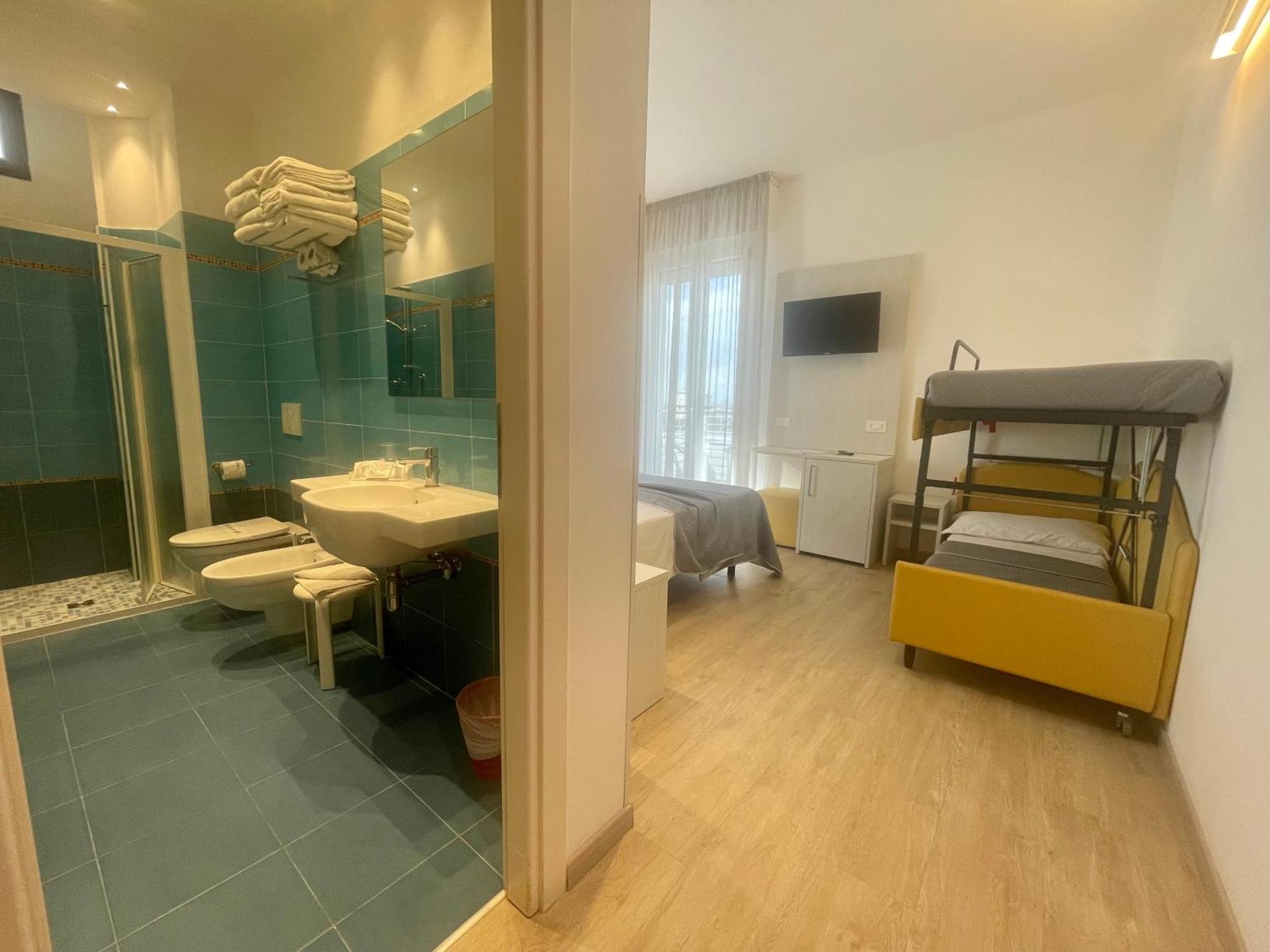 Hotel Eiffel Rimini Bagian luar foto