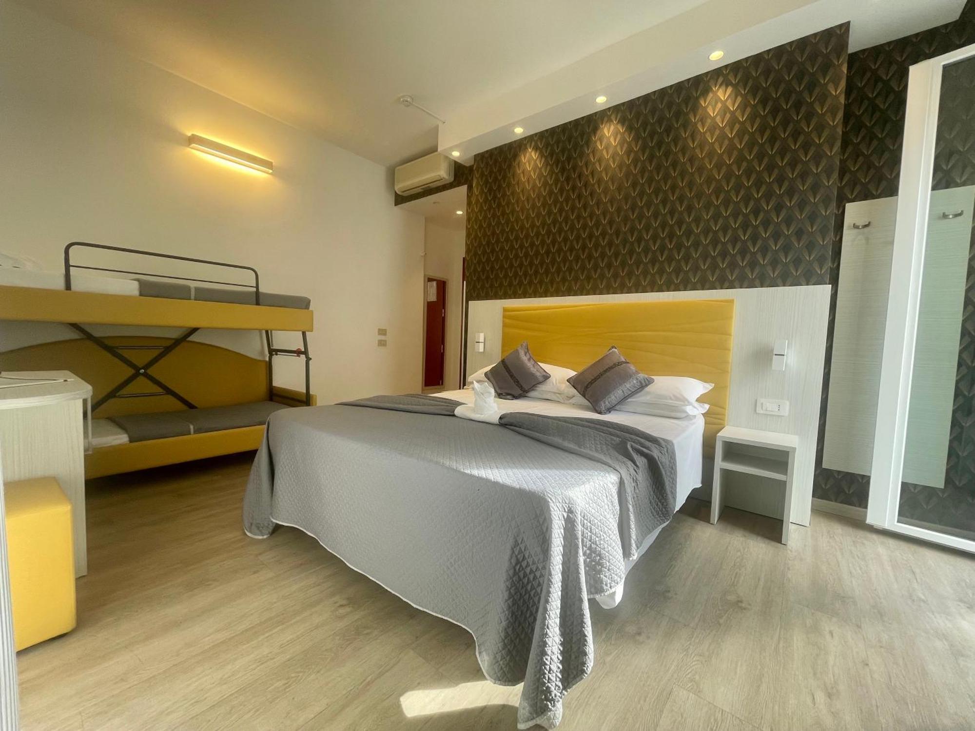 Hotel Eiffel Rimini Bagian luar foto
