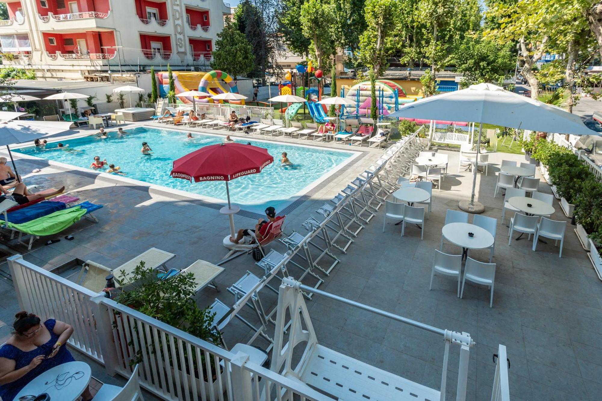 Hotel Eiffel Rimini Bagian luar foto